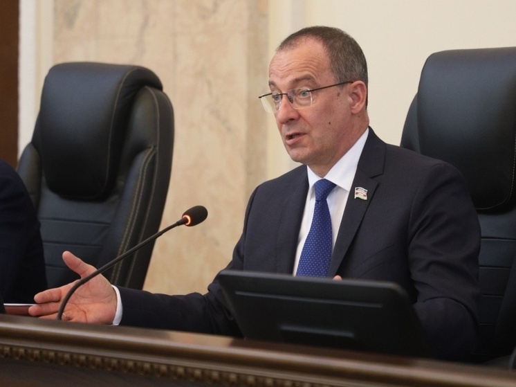 Председатель ЗСК Юрий Бурлачко поздравил жителей Краснодарского края с Днём России