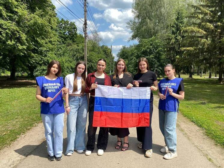 Куряне присоединились к патриотической акции «Российский триколор»