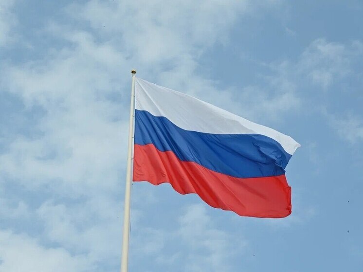 В Сочи в честь Дня России торжественно подняли триколор