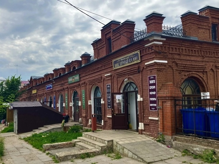 В Лебедяни установлены новые вывески на Торговых рядах