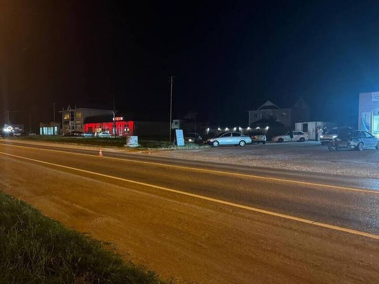 На Ставрополье пострадали водитель мотоцикла и несовершеннолетняя пассажирка скутера