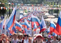 В День России в Омске состоялось торжественное шествие – Парад национальностей
