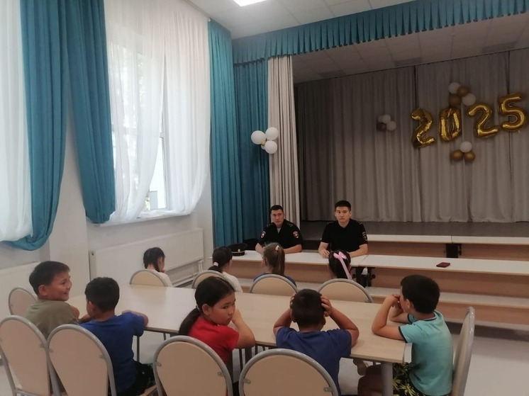 Школьникам Калмыкии рассказали о профилактике правонарушений