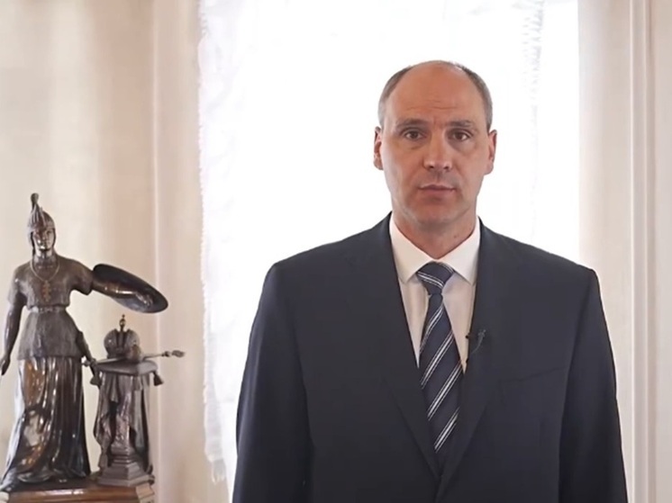 Денис Паслер поздравил свердловчан с праздником