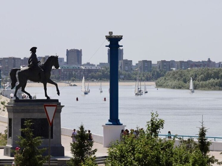В Омске состоялся парад яхт в честь Дня России
