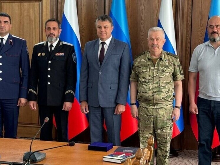 Леонид Пасечник провел встречу с атаманом Всероссийского казачьего общества