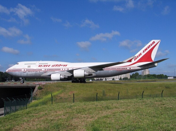 В четверг рейс Air India, направлявшийся в лондонский аэропорт Гатвик, потерпел крушение прямо после взлёта из аэропорта Ахмадабада в северо-западном индийском штате Гуджарат