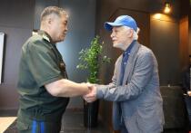 Заместитель главы Кабинета министров, председатель ГКНБ Камчыбек Ташиев провел встречу со знаменитым итальянским актером и режиссером Микеле Плачидо, известным по роли комиссара Каттани в сериале «Спрут»