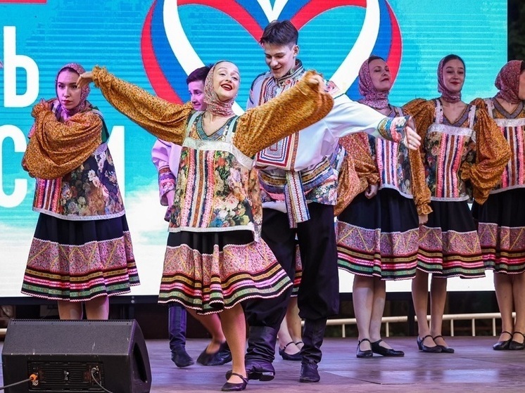 Сотни рязанцев собрались в Лесопарке на празднование Дня России