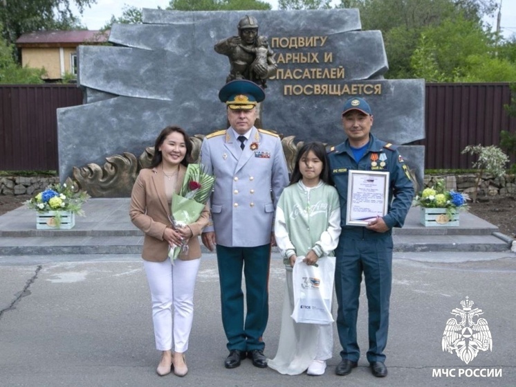МЧС Тувы: награждена семья старшего сержанта внутренней службы Аганака  Саая
