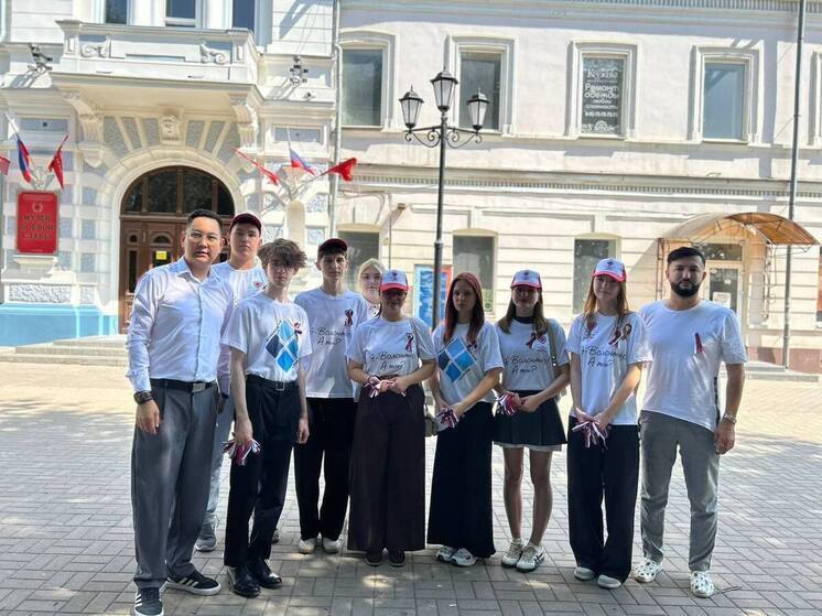 Волонтеры Астрахани проводят Всероссийскую акцию #РодинойГоржусь