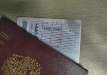 Лишенный водительских прав мужчина ехал ехал в уголовно-исполнительную инспекцию, чтобы ему поставили отметку за рулем автомобиля, когда вновь попался сотрудникам полиции по дороге в участок – теперь его будут судить повторно. Об этом сообщили в пресс-службе прокуратуры Петербурга. 