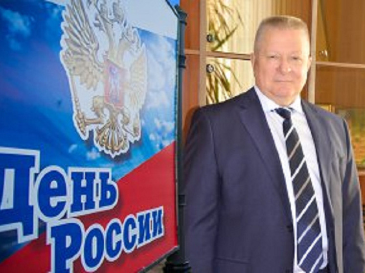 Гендиректор «Себряковцемента» поздравил коллег и земляков с Днем России