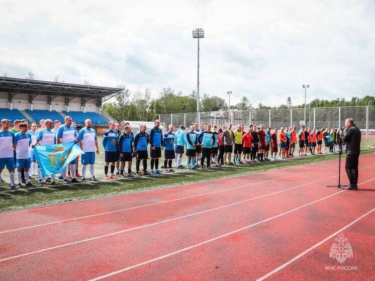 Силовики и чиновники сразились на футбольном поле