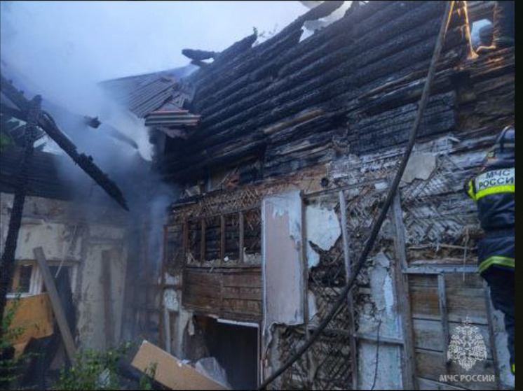 В Ярославле горел деревянный памятник архитектуры