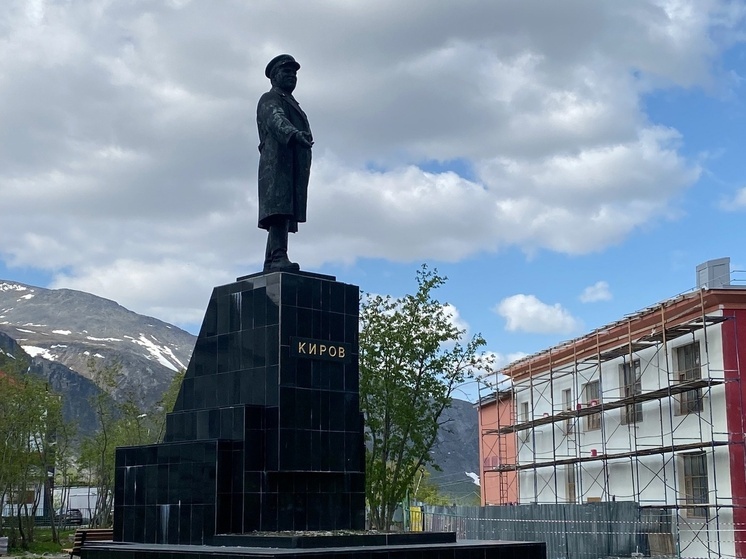 В Кировске стартовало благоустройство территории около кинотеатра «Большевик»