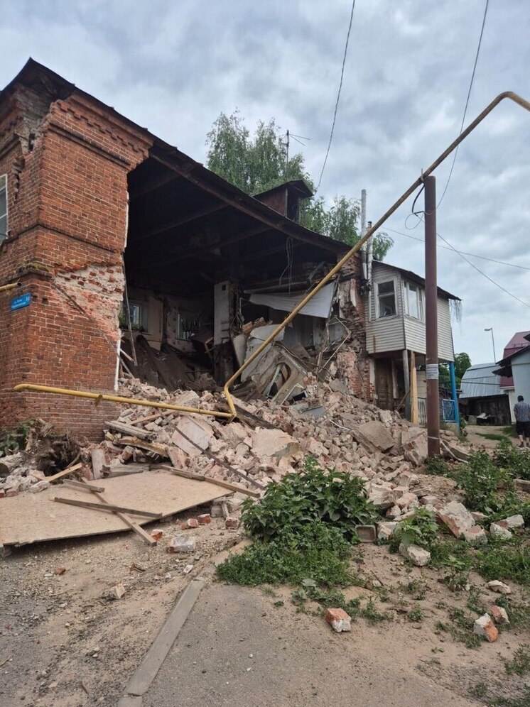 В центре Владимира второй раз рухнула стена старого дома
