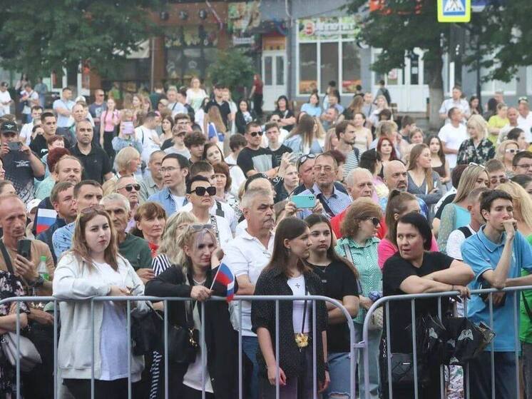 Концерт в центре Луганска стал ярким финалом празднования Дня России в республике