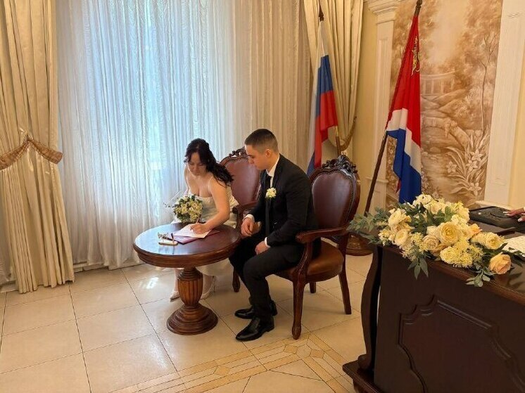 Во Владивостоке зарегистрировали семь браков на День России