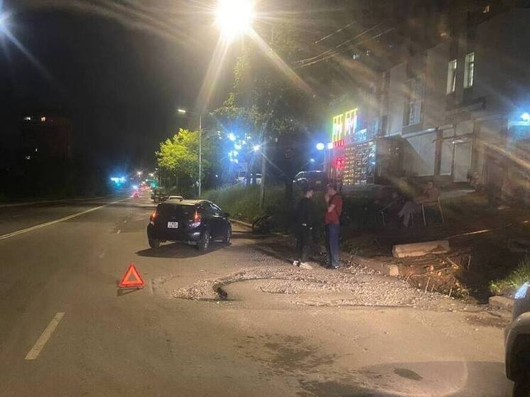 Во Владивостоке госпитализировали юного мотоциклиста после ДТП в День России