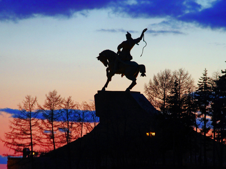 Рамиль Рахимов полагает, что, если бы памятник выполнили из бронзы, он был бы крепче