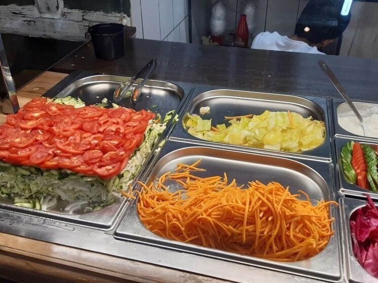 Салат – скоропортящийся продукт, который не проходит термическую обработку
