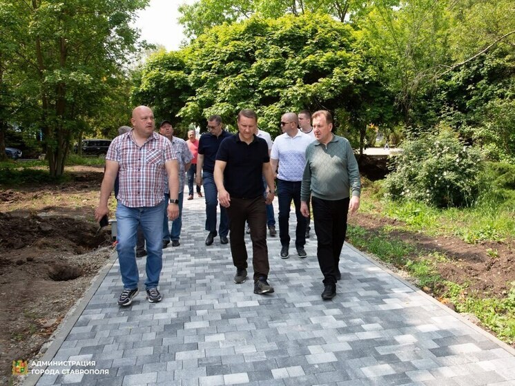 Глава Ставрополя проверил ход благоустройства призаводской территории