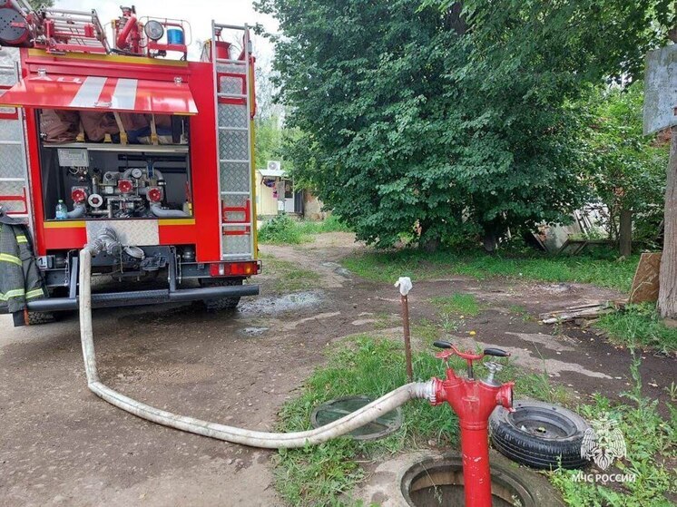 В Тульской области в День России горели две "заброшки" и сараи
