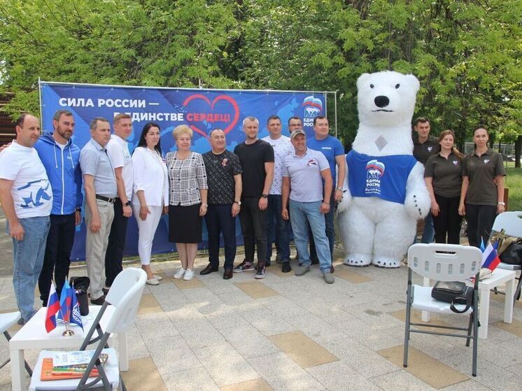 «Единая Россия» в ЛНР провела патриотические акции ко Дню России