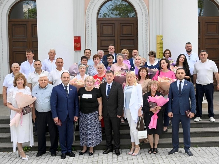 Депутат ЗСК Вероника Иванчикова поучаствовала во вручении памятных знаков в Сочи