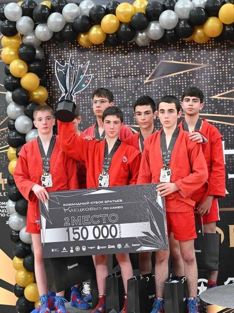  Осетинские самбисты заняли второе место на командном турнире в Москве