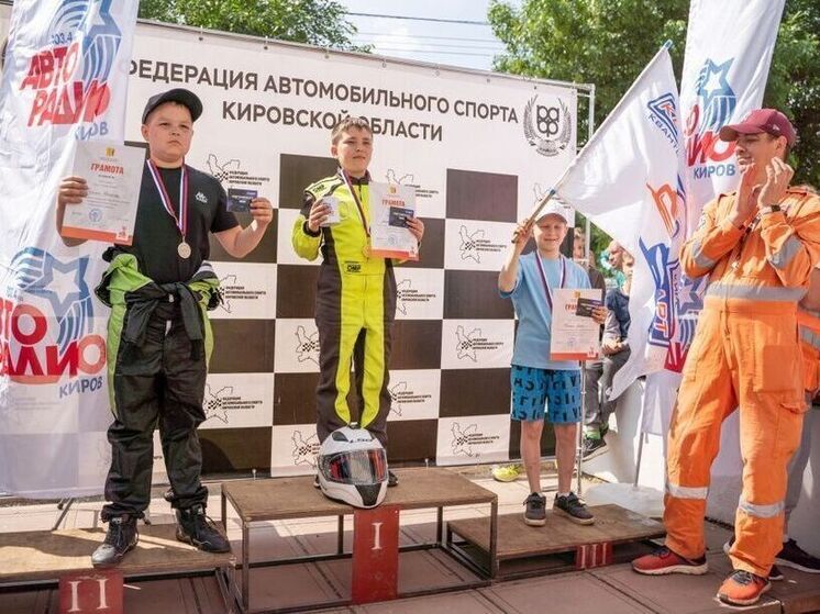 Гонки у цирка: в Кирове прошли соревнования по картингу «Асфальтовое кольцо»