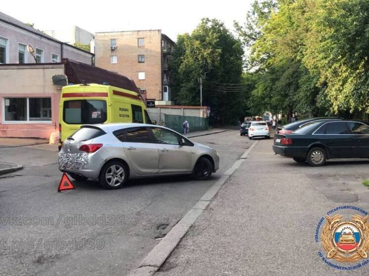 В Калининграде водитель сбил пешехода при выезде с парковки