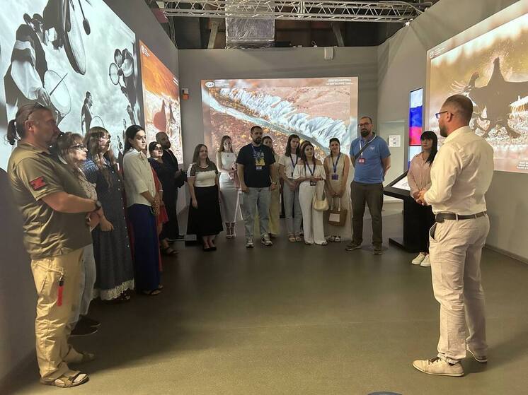 В Мелитополе открылась фотовыставка «Самая красивая страна» ко Дню России