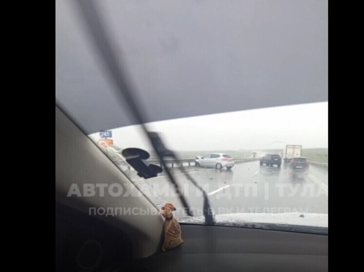 В Тульской области на М-4 под дождем произошло ДТП