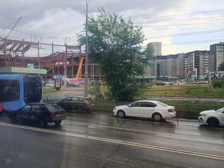 На Екатеринбург обрушился ливень