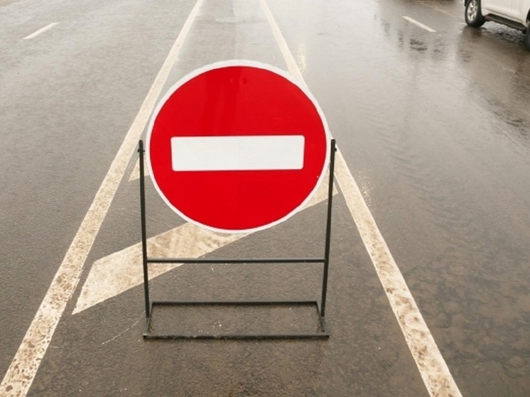 Движение автомобилей по улице Красной Набережной Астрахани ограничили до 18 июня