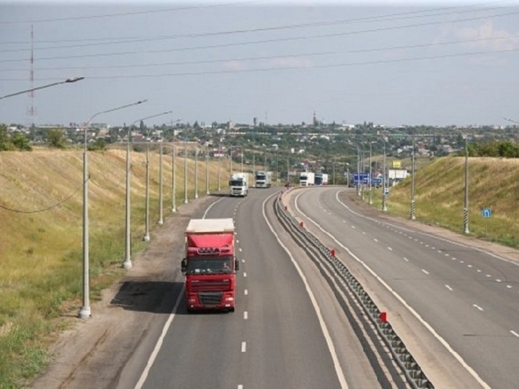 В Волгоградской области продолжает действовать ограничение на движение фур