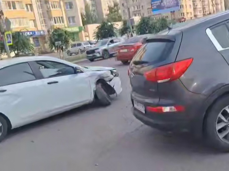 В Тамбове авария на улице Чичерина привела к травмам одного из водителей