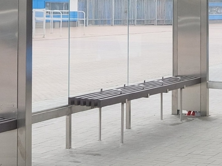 Остекление остановки «Краснознаменской» повредили в Волгограде