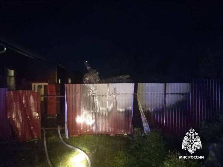В Тверской области пострадала хозяйка горящего гаража, пытающаяся потушить его самостоятельно