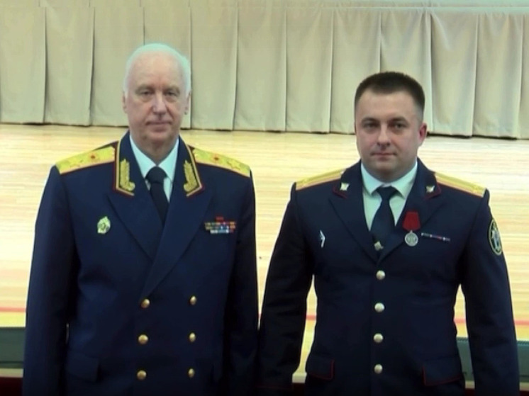 Работника следкома Приморья наградили медалью «За заслуги перед Отечеством»