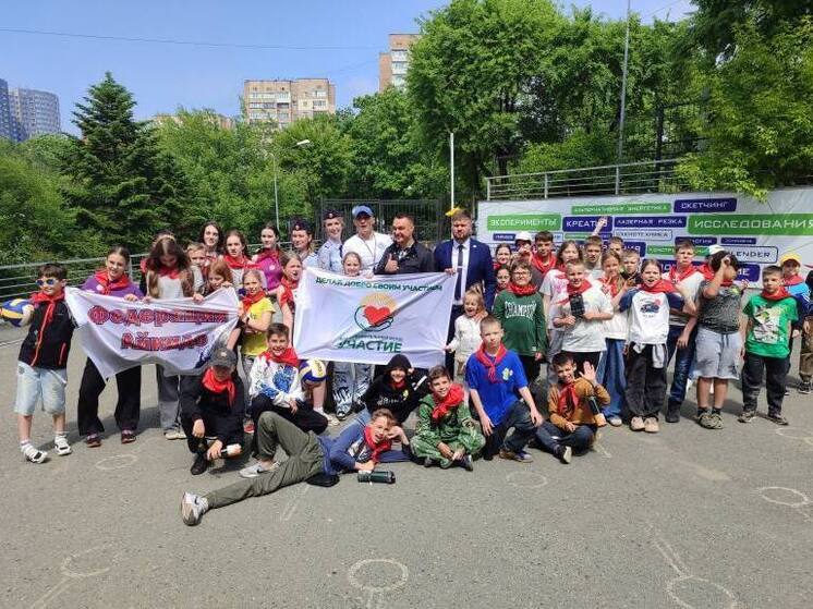 Полицейские Приморья рассказали детям о вреде веществ - через игру