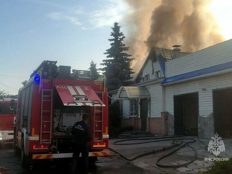Челябинские огнеборцы спасли из пожара пожилую женщину