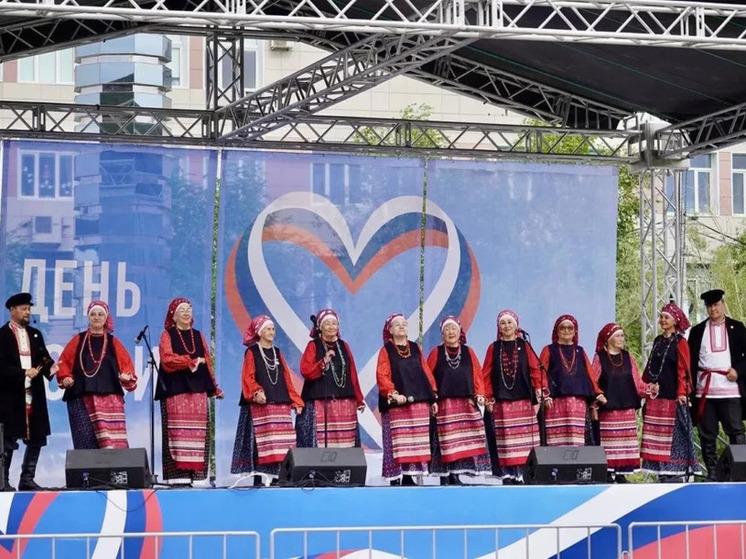 В Якутске отметили День России ярким фестивалем «Моя Якутия» на площади Республики