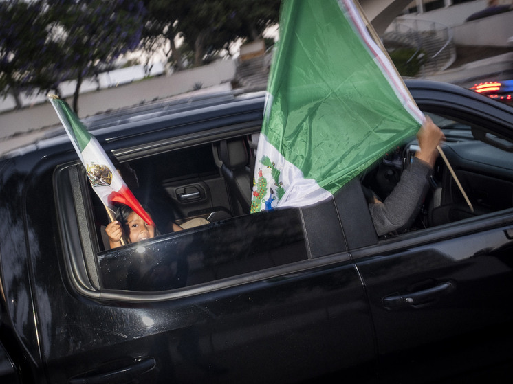 Трамп заявил об «иностранном вторжении» под чужими знаменами во взбунтовавшийся Лос-Анджелес