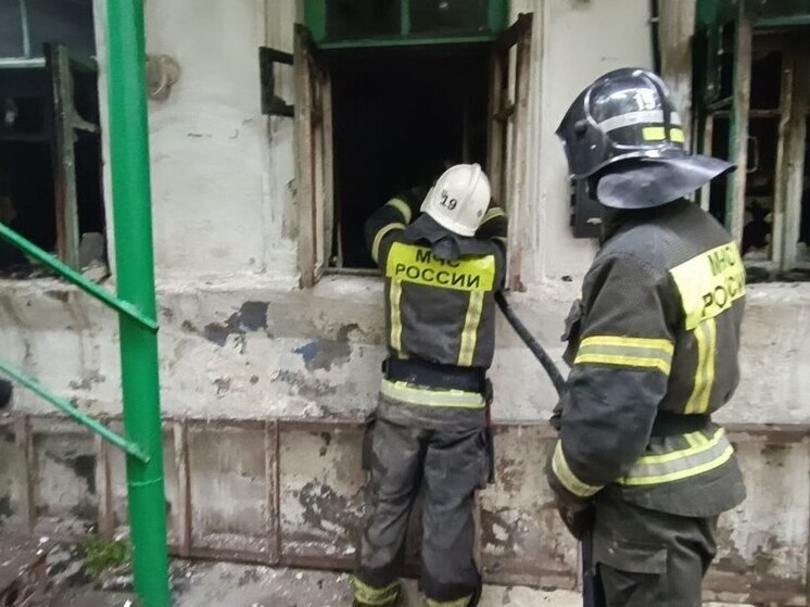 Пенсионер МЧС спас мужчину из горящей квартиры в Феодосии
