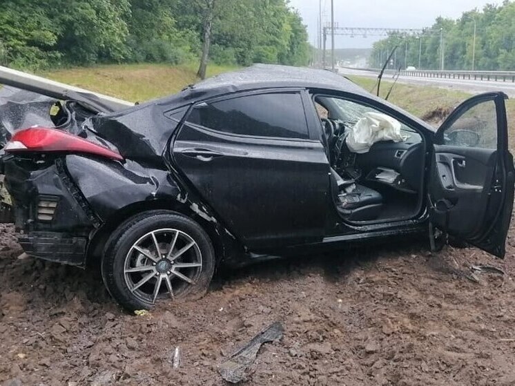 Легковушка попала в жесткое ДТП на курской трассе