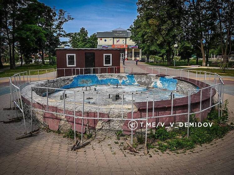 В Белгороде начался ремонт фонтана в сквере у «Дома офицеров»