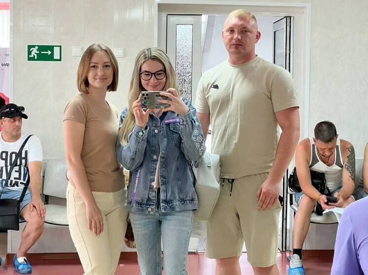 Молодежь Липецка и депутат горсовета Пинаева сдали кровь ко Дню донора